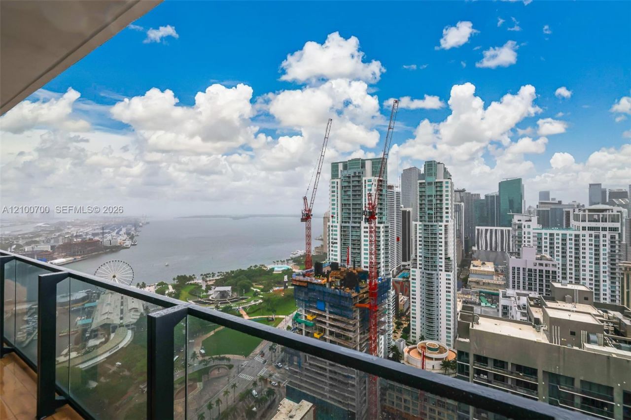 398 NE 5th St , Unit 3718-3719, Miami, FL 33132 Photo