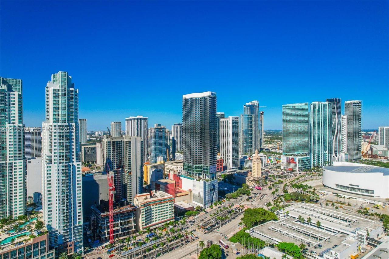398 NE 5th St , Unit 3718-3719, Miami, FL 33132 Photo