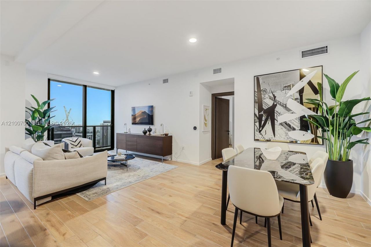 398 NE 5th St , Unit 3718-3719, Miami, FL 33132 Photo