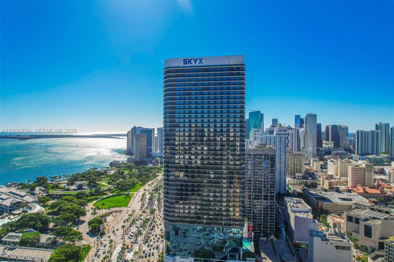 398 NE 5th St , Unit 3718-3719, Miami, FL 33132 Photo