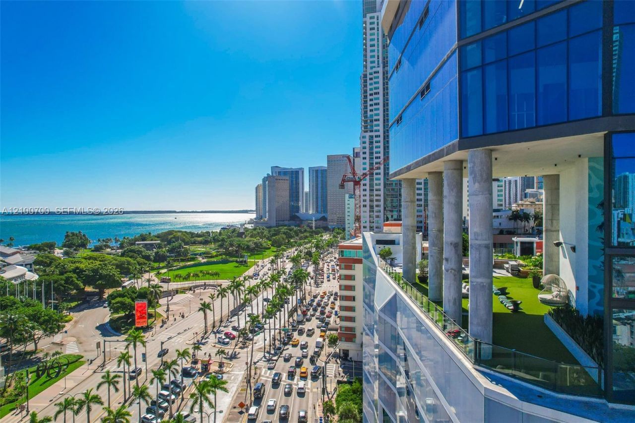 398 NE 5th St , Unit 3718-3719, Miami, FL 33132 Photo