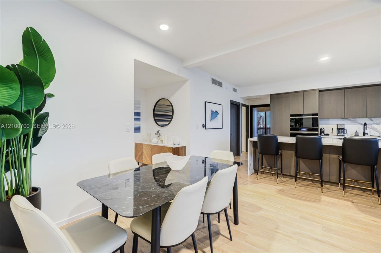 398 NE 5th St , Unit 3718-3719, Miami, FL 33132 Photo