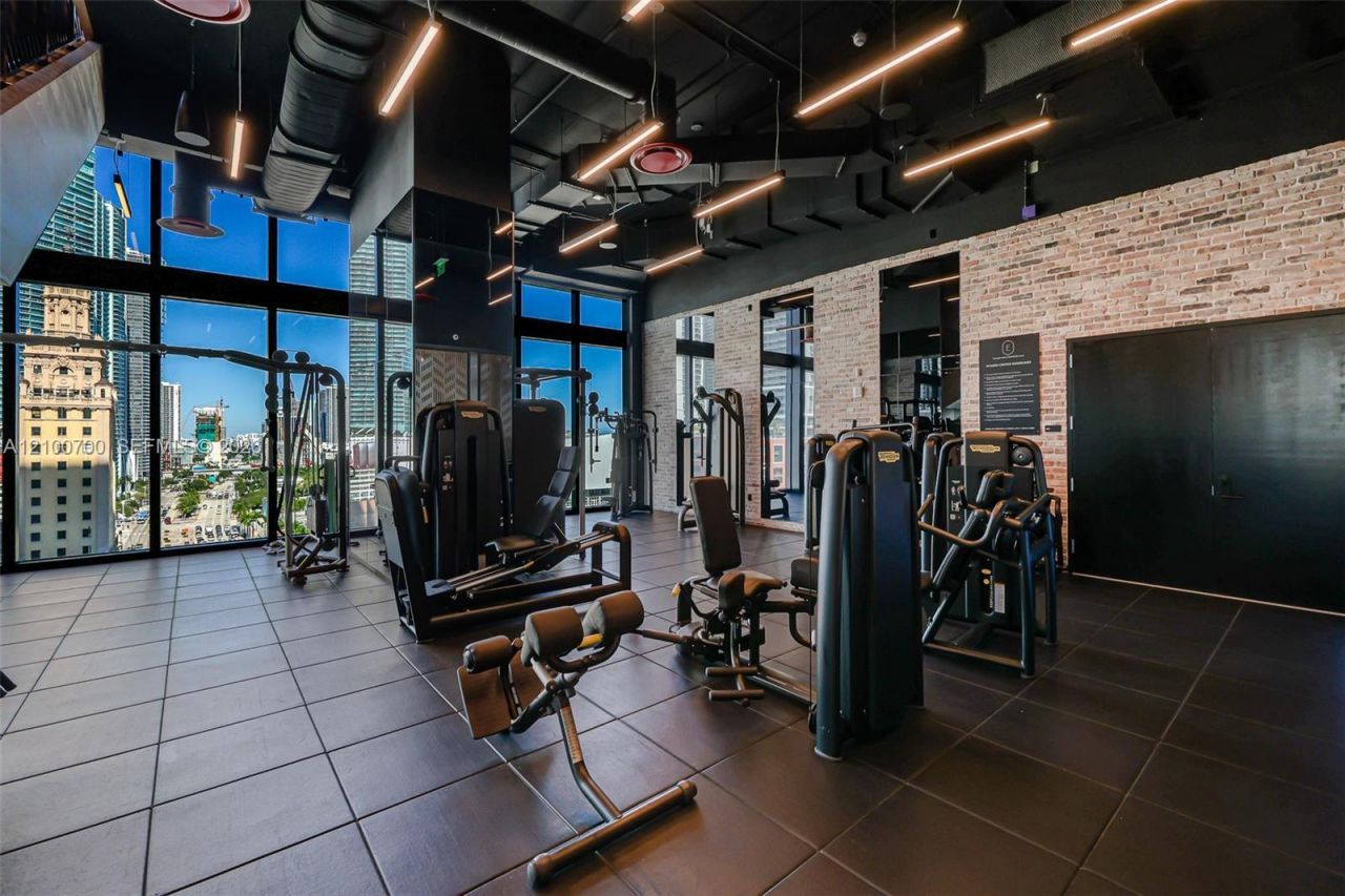 398 NE 5th St , Unit 3718-3719, Miami, FL 33132 Photo