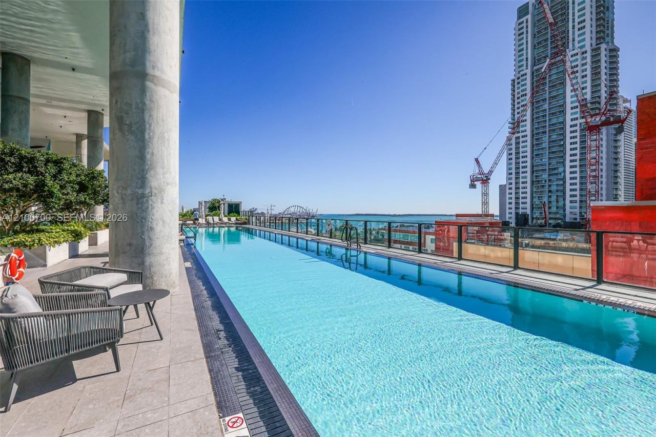 398 NE 5th St , Unit 3718-3719, Miami, FL 33132 Photo