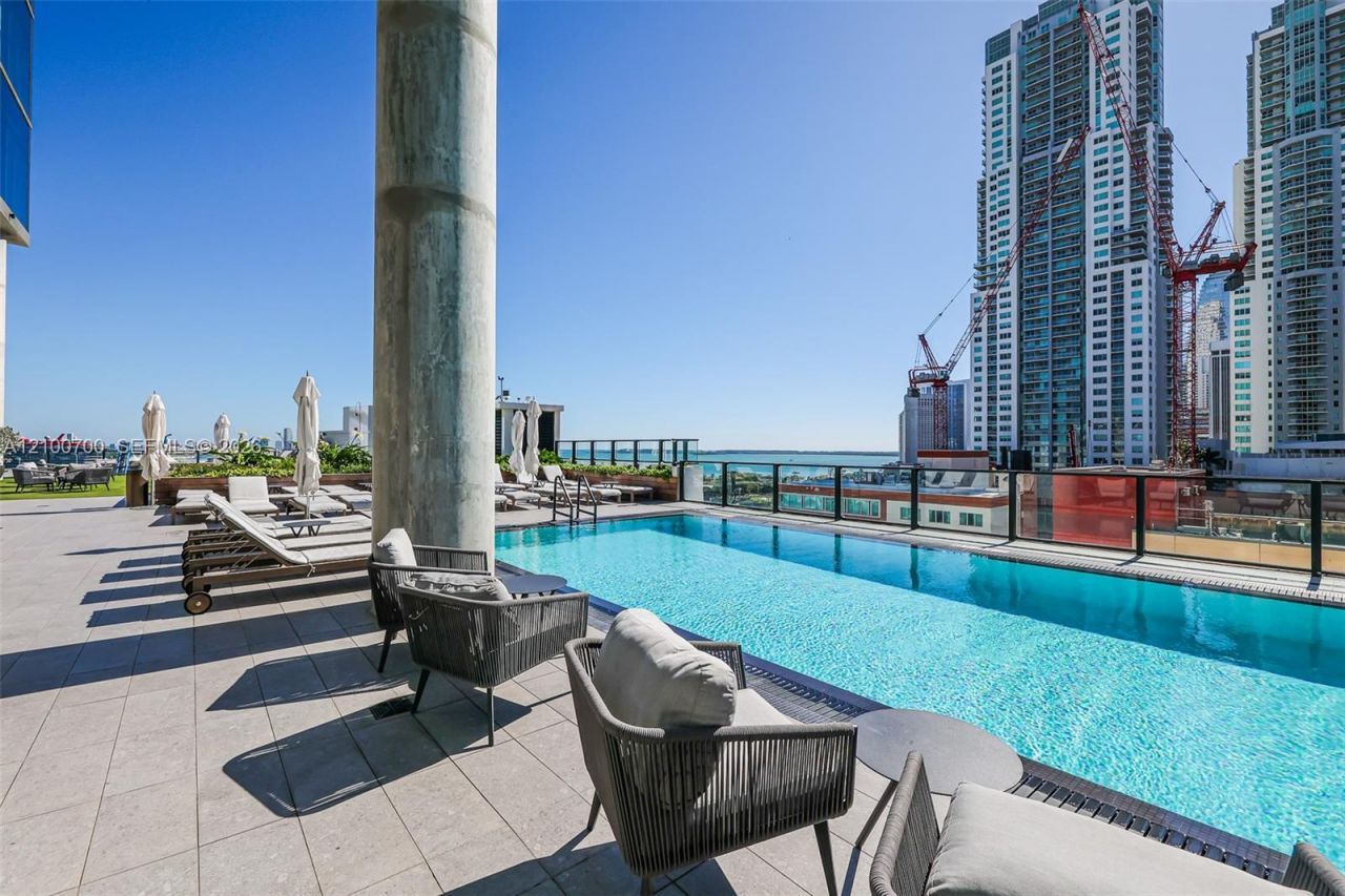 398 NE 5th St , Unit 3718-3719, Miami, FL 33132 Photo