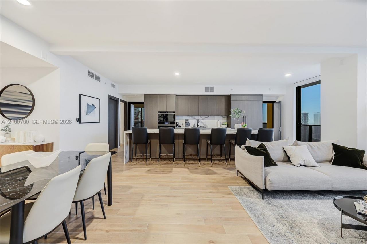 398 NE 5th St , Unit 3718-3719, Miami, FL 33132 Photo