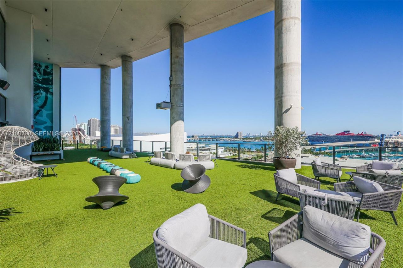 398 NE 5th St , Unit 3718-3719, Miami, FL 33132 Photo
