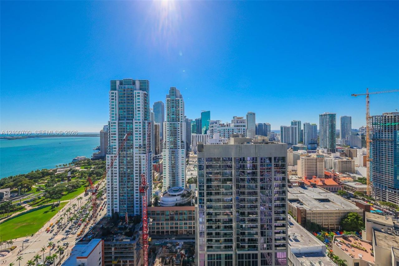 398 NE 5th St , Unit 3718-3719, Miami, FL 33132 Photo