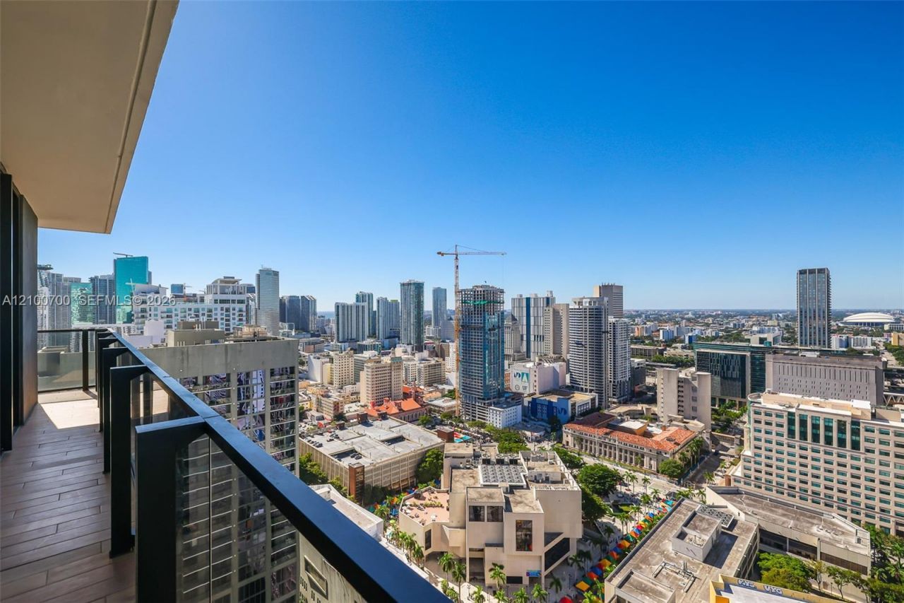 398 NE 5th St , Unit 3718-3719, Miami, FL 33132 Photo