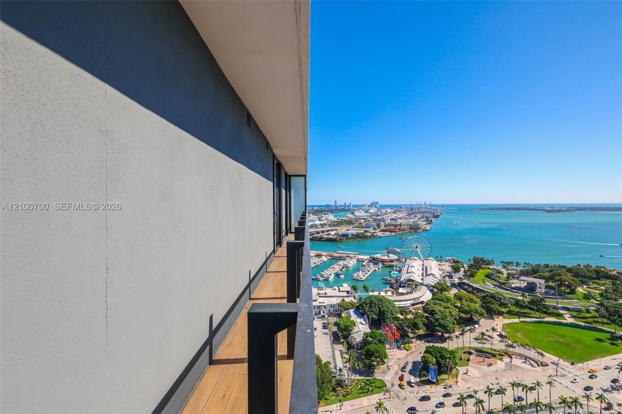 398 NE 5th St , Unit 3718-3719, Miami, FL 33132 Photo