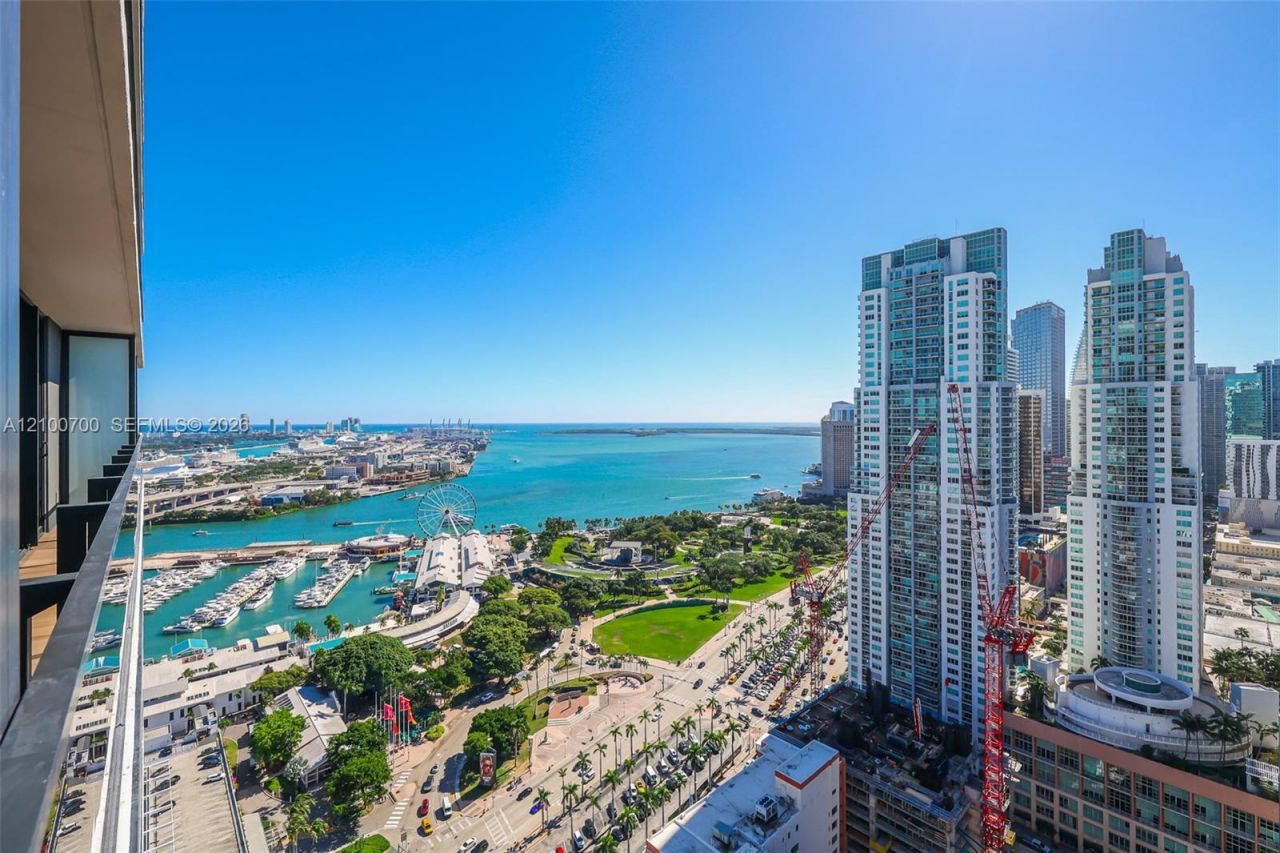 398 NE 5th St , Unit 3718-3719, Miami, FL 33132 Photo