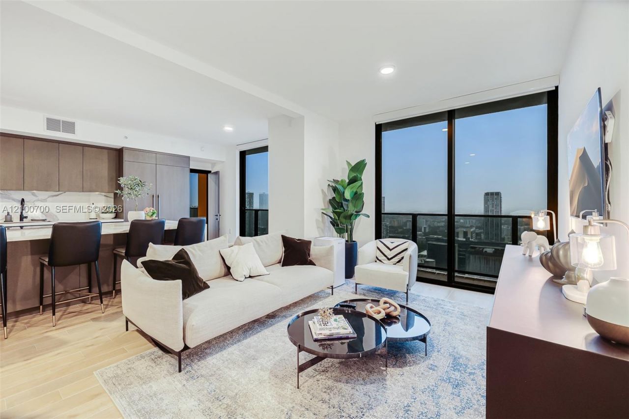 398 NE 5th St , Unit 3718-3719, Miami, FL 33132 Photo