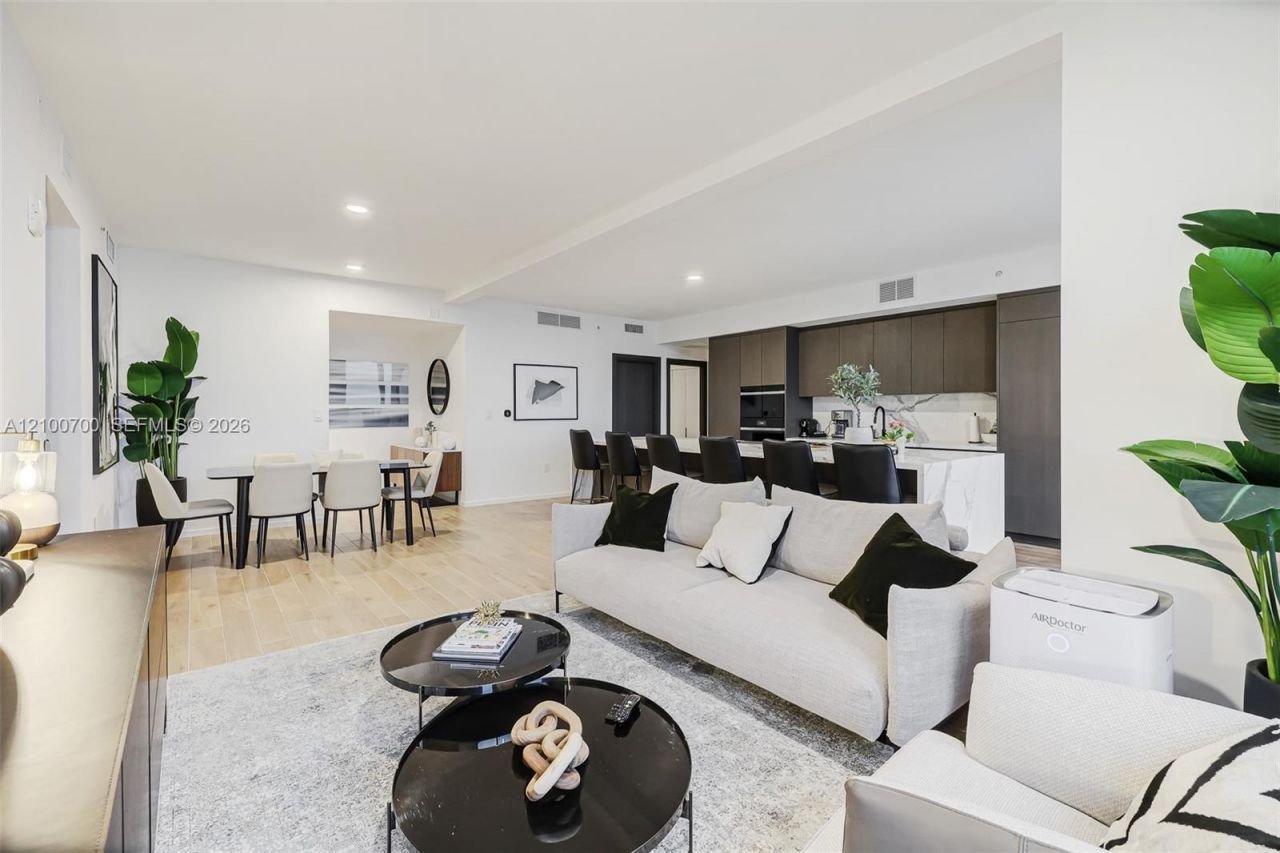 398 NE 5th St , Unit 3718-3719, Miami, FL 33132 Photo