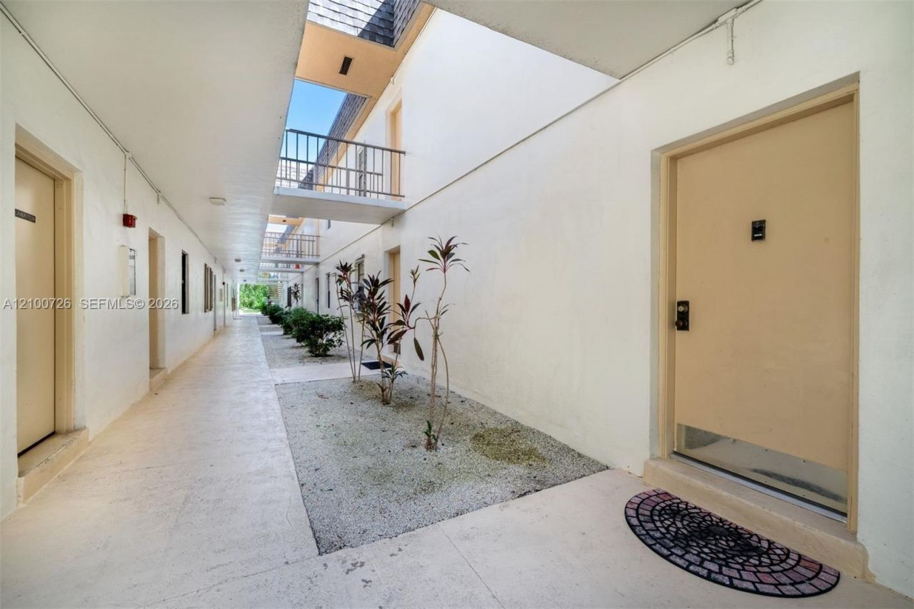 8267 SW 128th St , Unit 115, Pinecrest, FL 33156 Photo