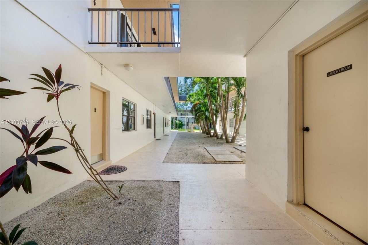 8267 SW 128th St , Unit 115, Pinecrest, FL 33156 Photo