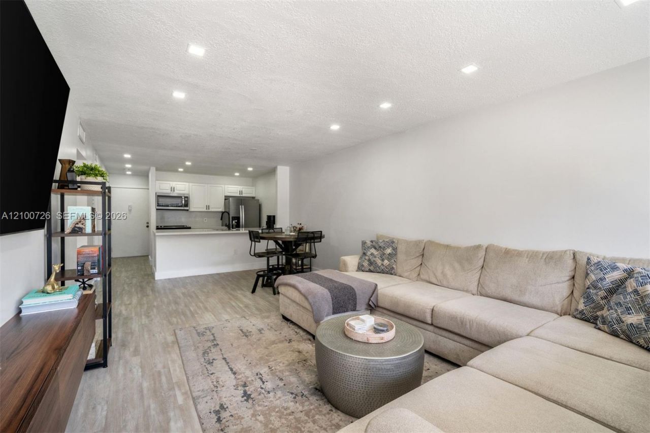 8267 SW 128th St , Unit 115, Pinecrest, FL 33156 Photo