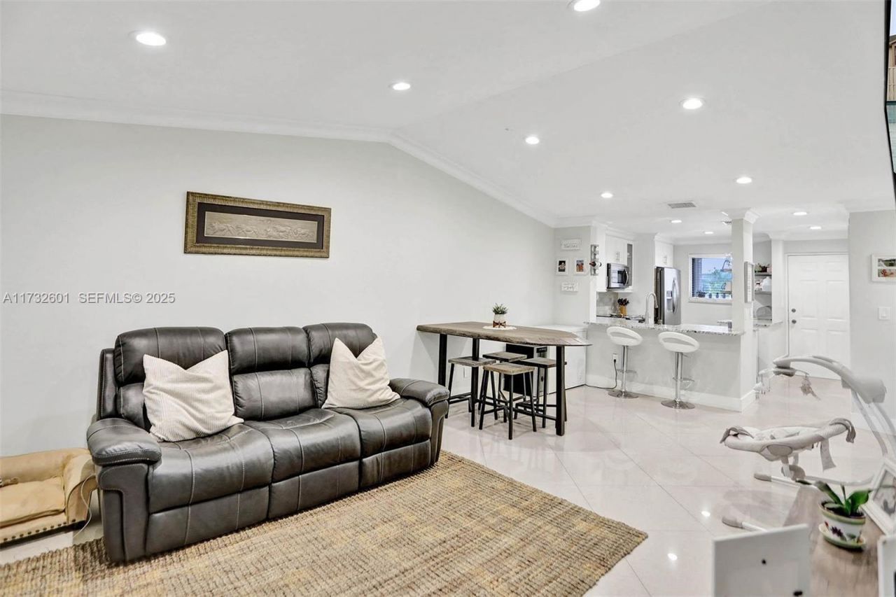 9395 Boca Cove Circle, Unit 1208, Boca Raton, FL 33428 Photo