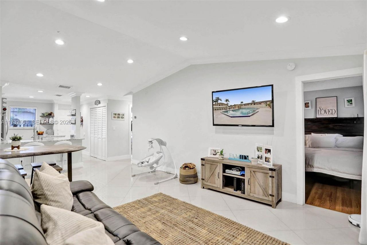 9395 Boca Cove Circle, Unit 1208, Boca Raton, FL 33428 Photo