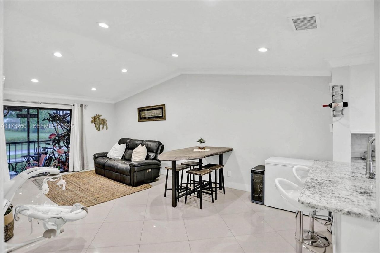 9395 Boca Cove Circle, Unit 1208, Boca Raton, FL 33428 Photo