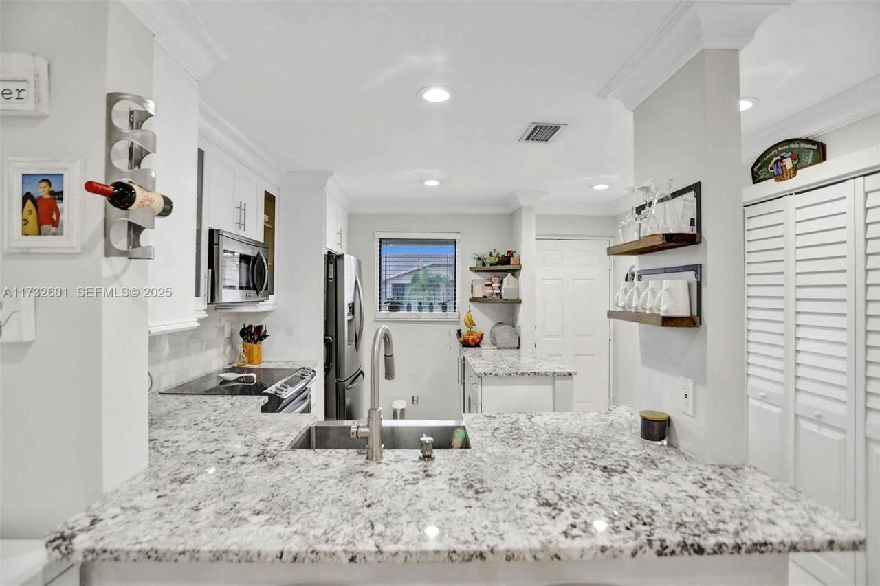9395 Boca Cove Circle, Unit 1208, Boca Raton, FL 33428 Photo