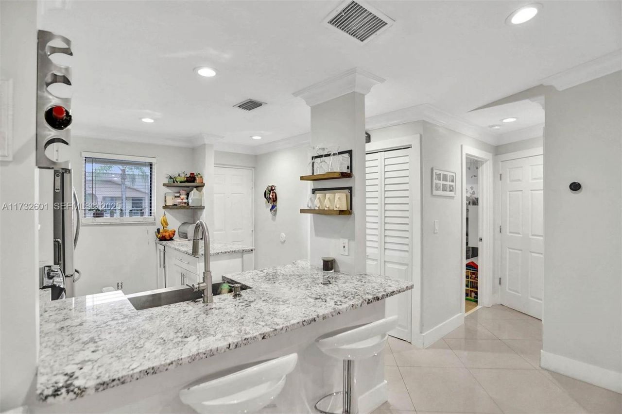9395 Boca Cove Circle, Unit 1208, Boca Raton, FL 33428 Photo