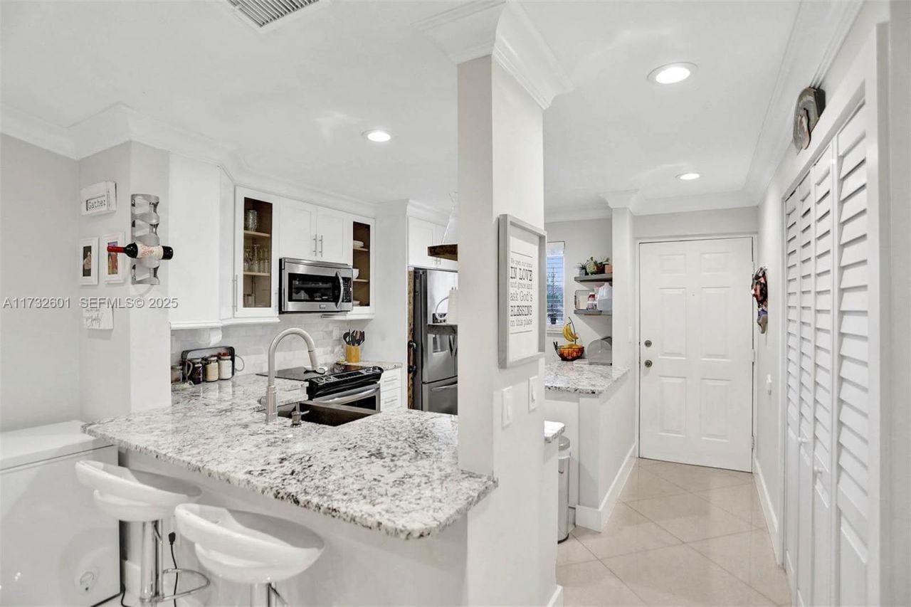9395 Boca Cove Circle, Unit 1208, Boca Raton, FL 33428 Photo