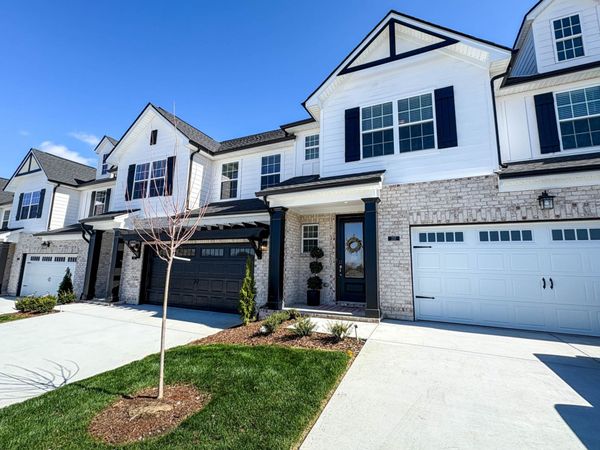 237 Glencrest Drive , Hendersonville, TN 37075
