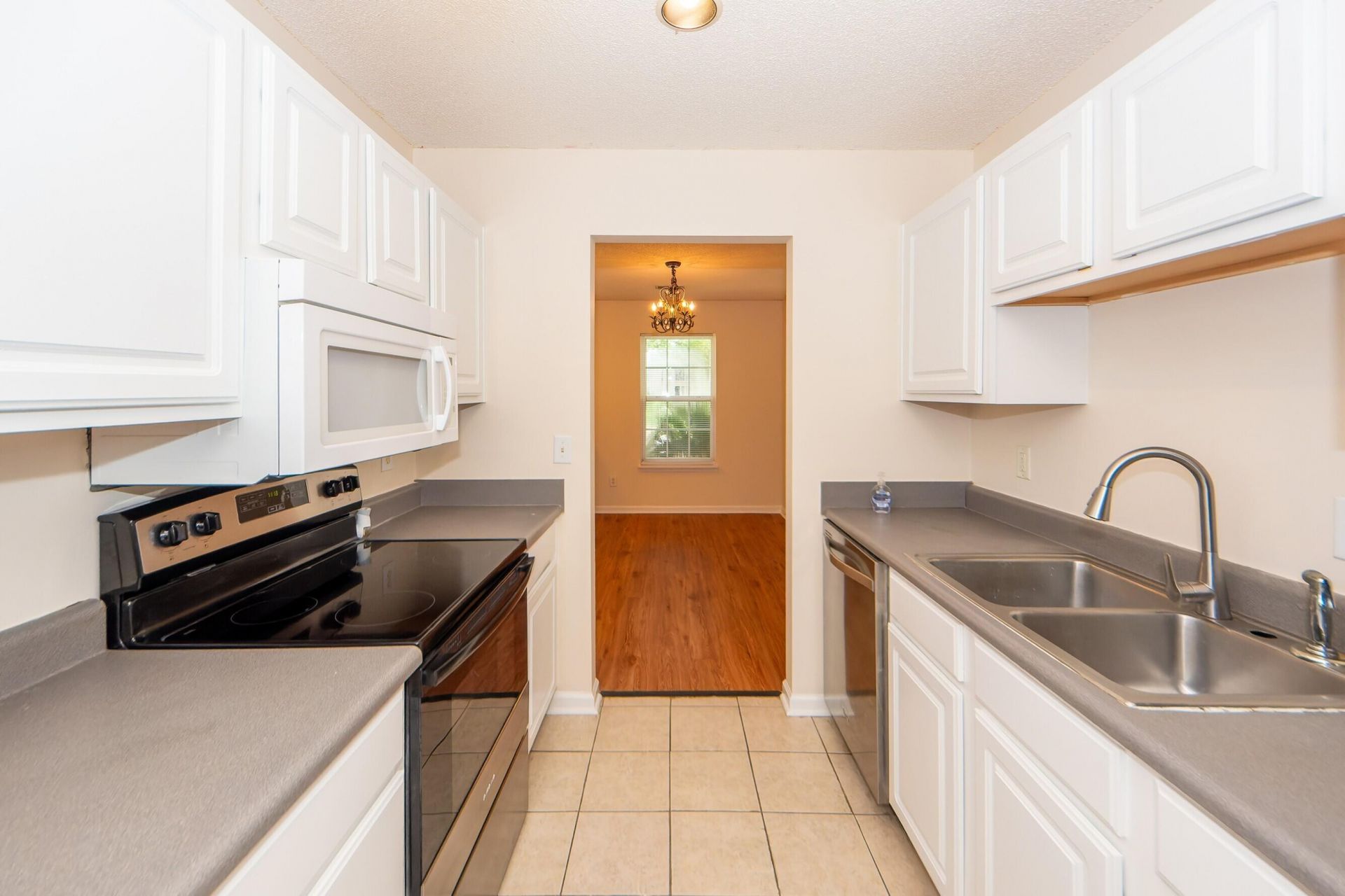 1421 Amanda Park Lane Photo 9