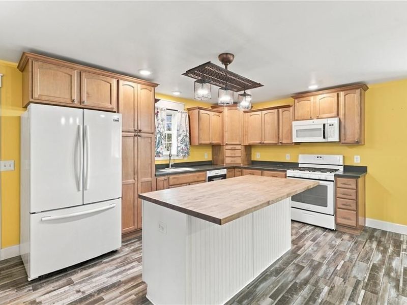 562 Hathaway Trail, Tipp City, OH 45371 Photo 9