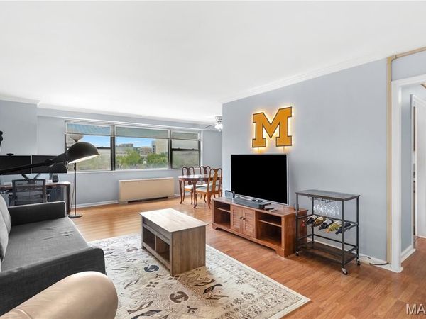 4466 W Pine Boulevard, St Louis, MO 63108