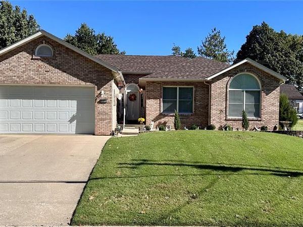 914 N Rapp Avenue , Columbia, IL 62236