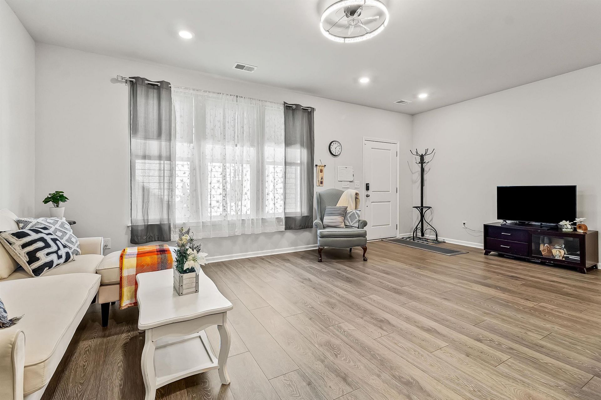 5402 Knobcone Loop Photo 6