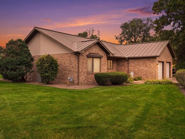 525 S 14th Street, La Crescent, MN 55947