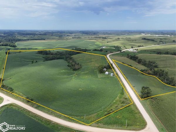 20693 Skahill Rd., Cascade, IA 52033