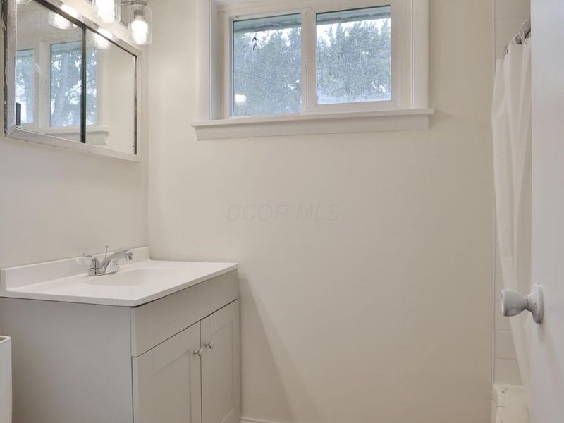 1044 Caniff Road , Columbus, OH 43221 Photo 19