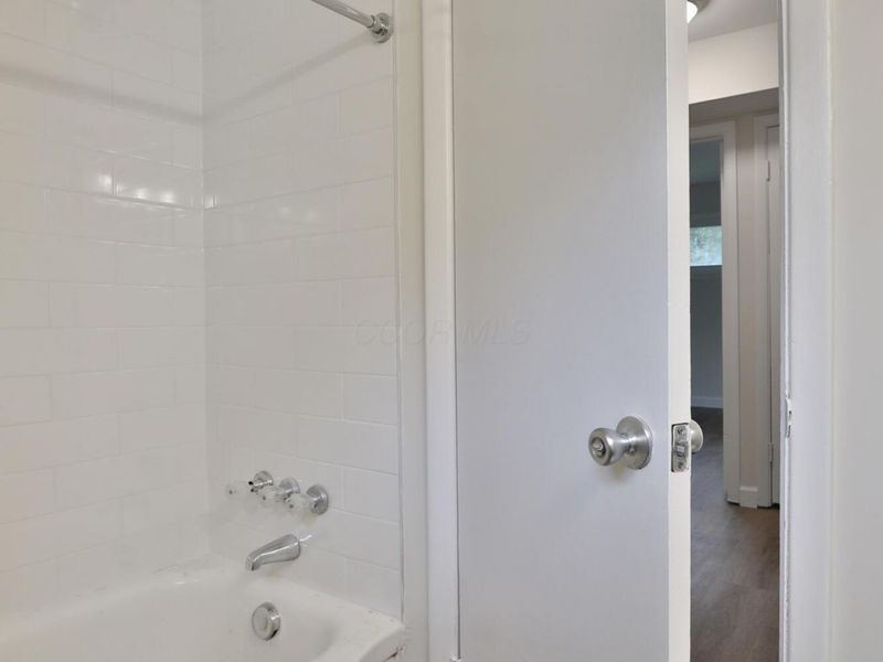 1044 Caniff Road , Columbus, OH 43221 Photo 20