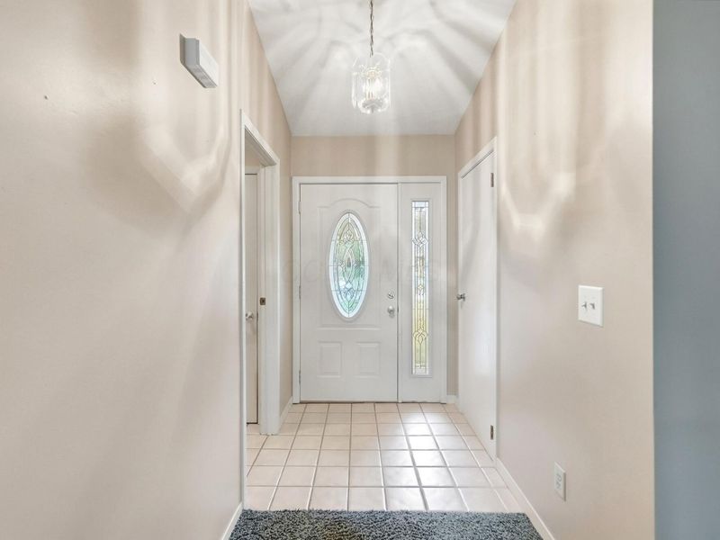 541 Saulsbury Court, Columbus, OH 43230 Photo 4