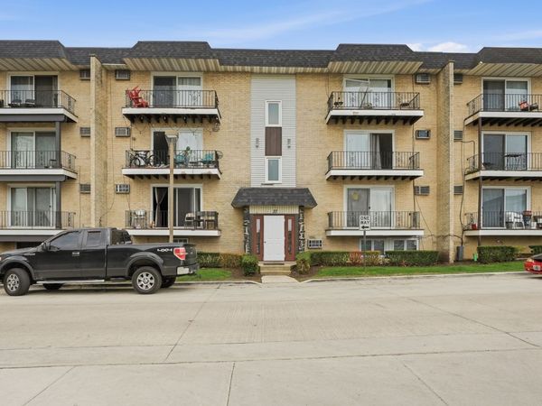 37 W 66th Street , Unit 5, Westmont, IL 60559