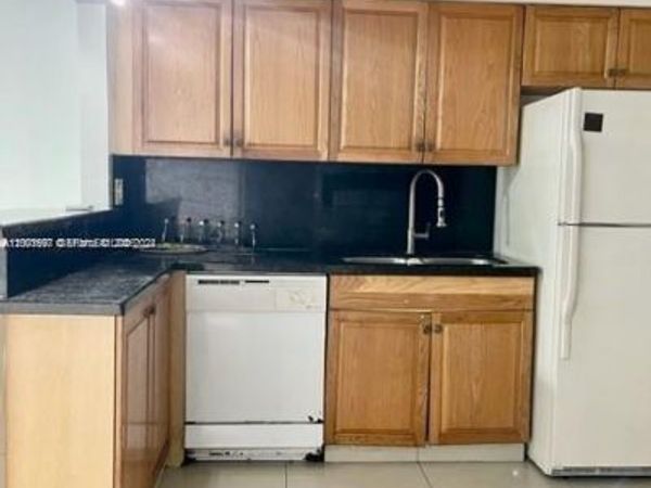 310 SW 10th Ter , Hallandale Beach, FL 33009