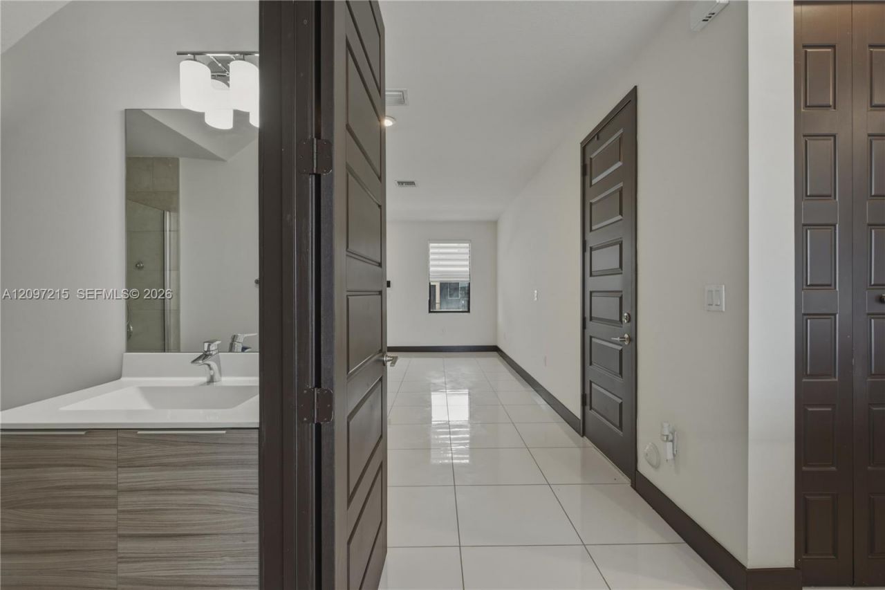 15965 NW 91st Ct , Unit 15965, Miami Lakes, FL 33018 Photo