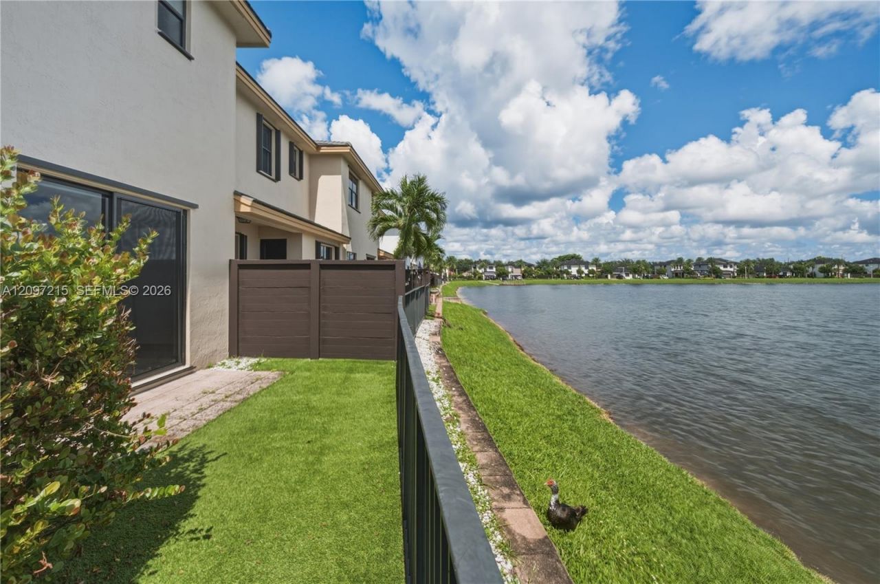 15965 NW 91st Ct , Unit 15965, Miami Lakes, FL 33018 Photo