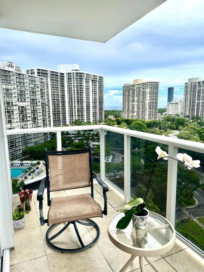 3675 N Country Club Dr , Unit 1504, Aventura, FL 33180 Photo