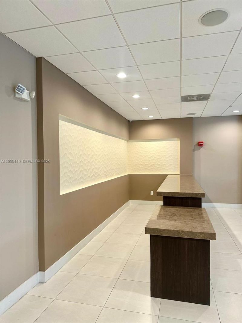 3675 N Country Club Dr , Unit 1504, Aventura, FL 33180 Photo