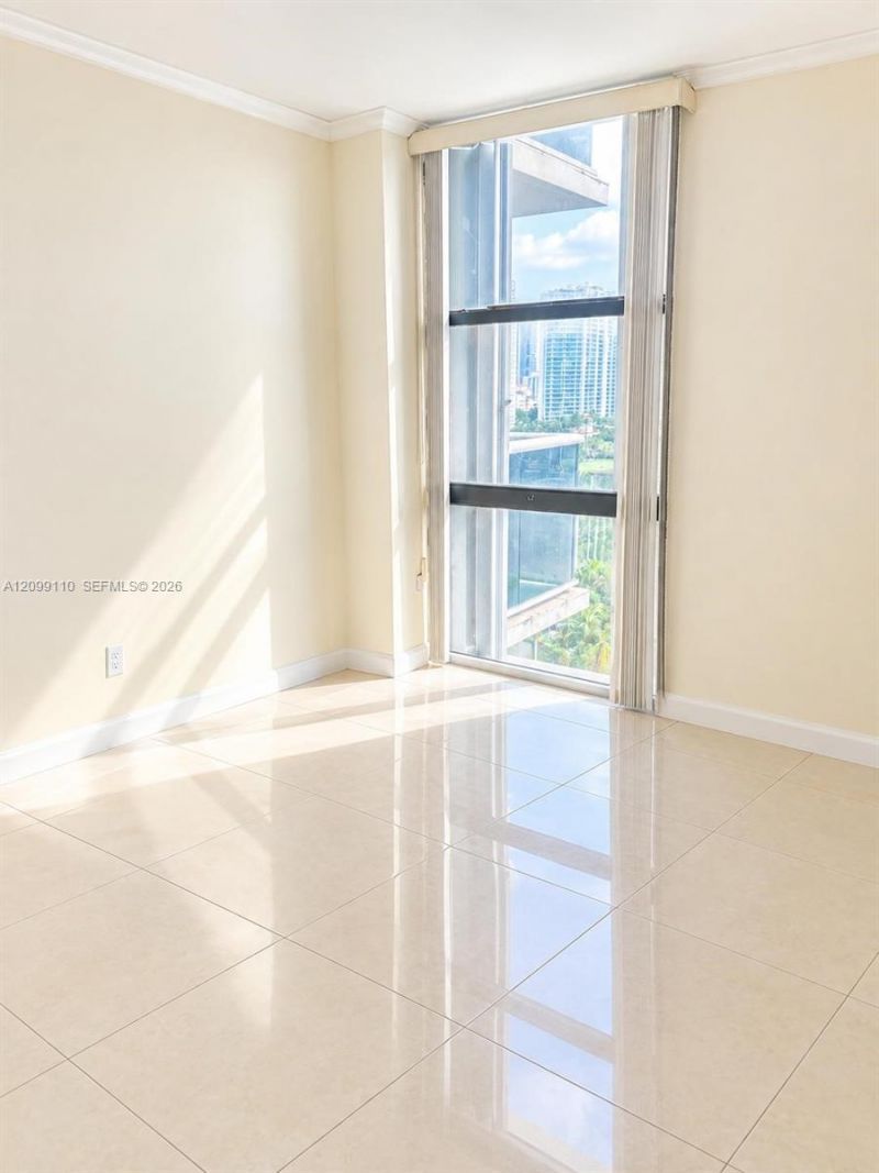 3675 N Country Club Dr , Unit 1504, Aventura, FL 33180 Photo