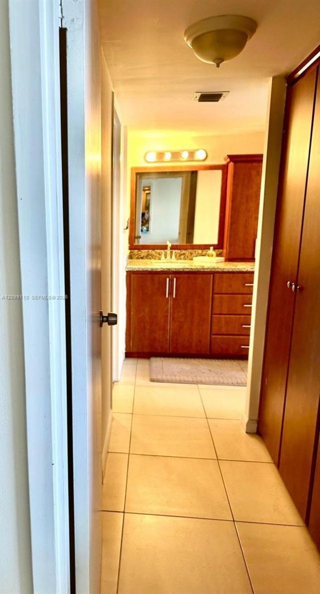 3675 N Country Club Dr , Unit 1504, Aventura, FL 33180 Photo