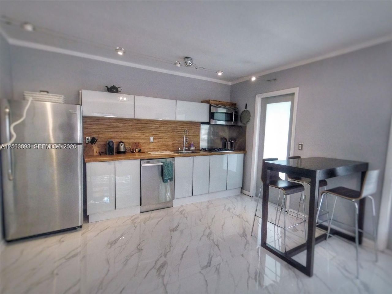 1127 Meridian Ave, Unit 6-1127, Miami Beach, FL 33139 Photo