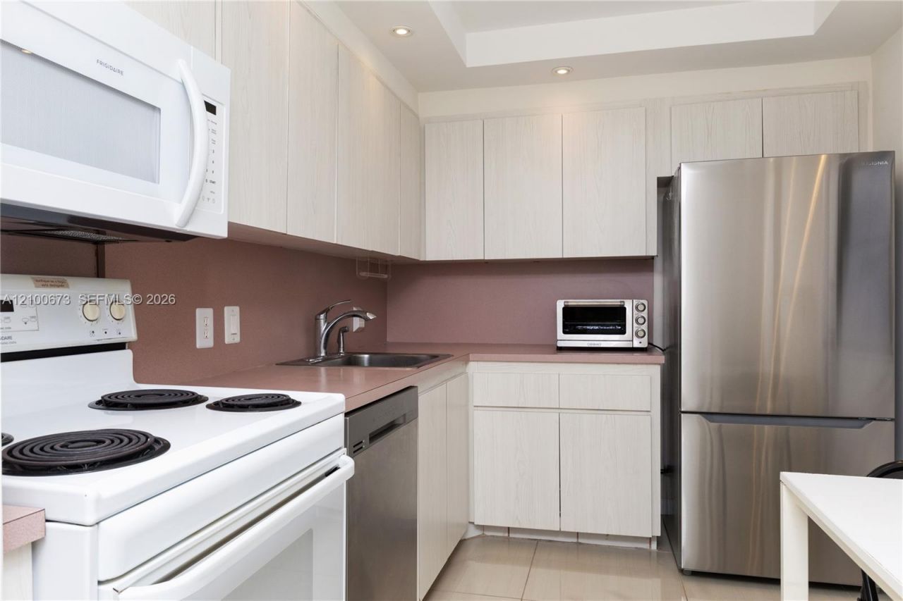 20400 W Country Club Dr , Unit 605, Aventura, FL 33180 Photo