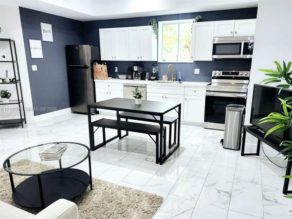 1860 NW 24th Ave, Unit 301, Miami, FL 33125