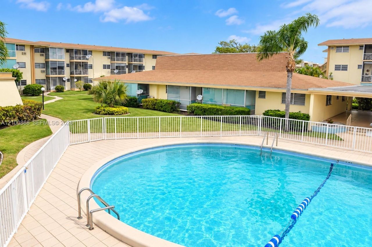 17001 NE 13th Ave , Unit 211, Miami, FL 33162 Photo
