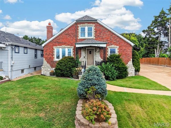 9015 Gravois Road , Affton, MO 63123